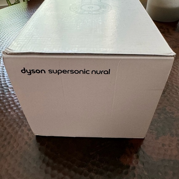 Dyson Supersonic Nural™ hair dryer Vinca
blue/Topaz - Picture 3 of 6